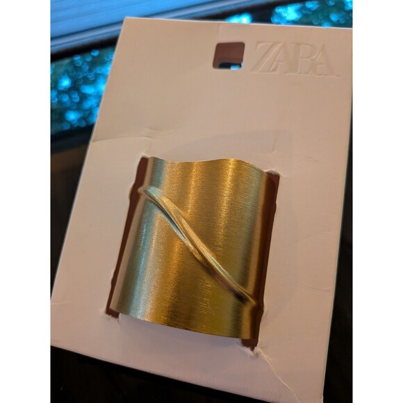 ZARA NWT Woman SS25 Metal Cuff Bracelet Brushed Golden Maximalist Statement - Picture 3 of 8